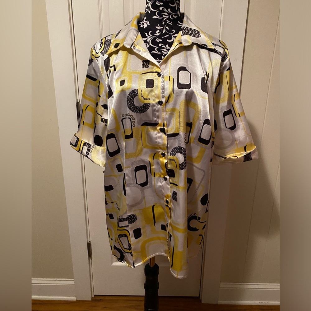 Cato Women's Mid-Century Modern Oversized Button Up Blouse Size 18/20W
